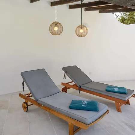 Can Martona Villa *